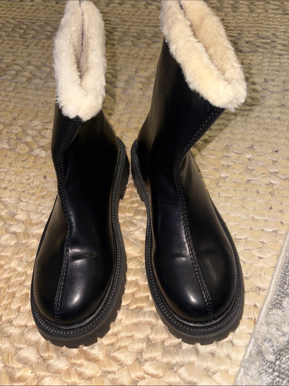 Black Faux-Shearling Lined Women's Winter Boots